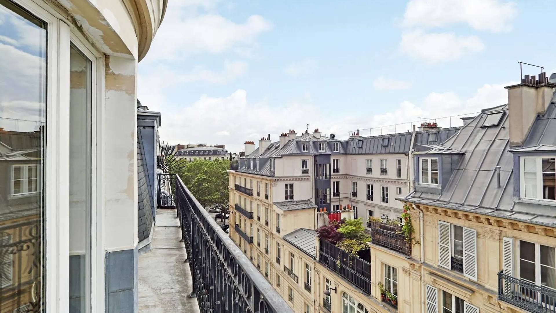 Maison Galante's With Services In La Madeleine - Opera