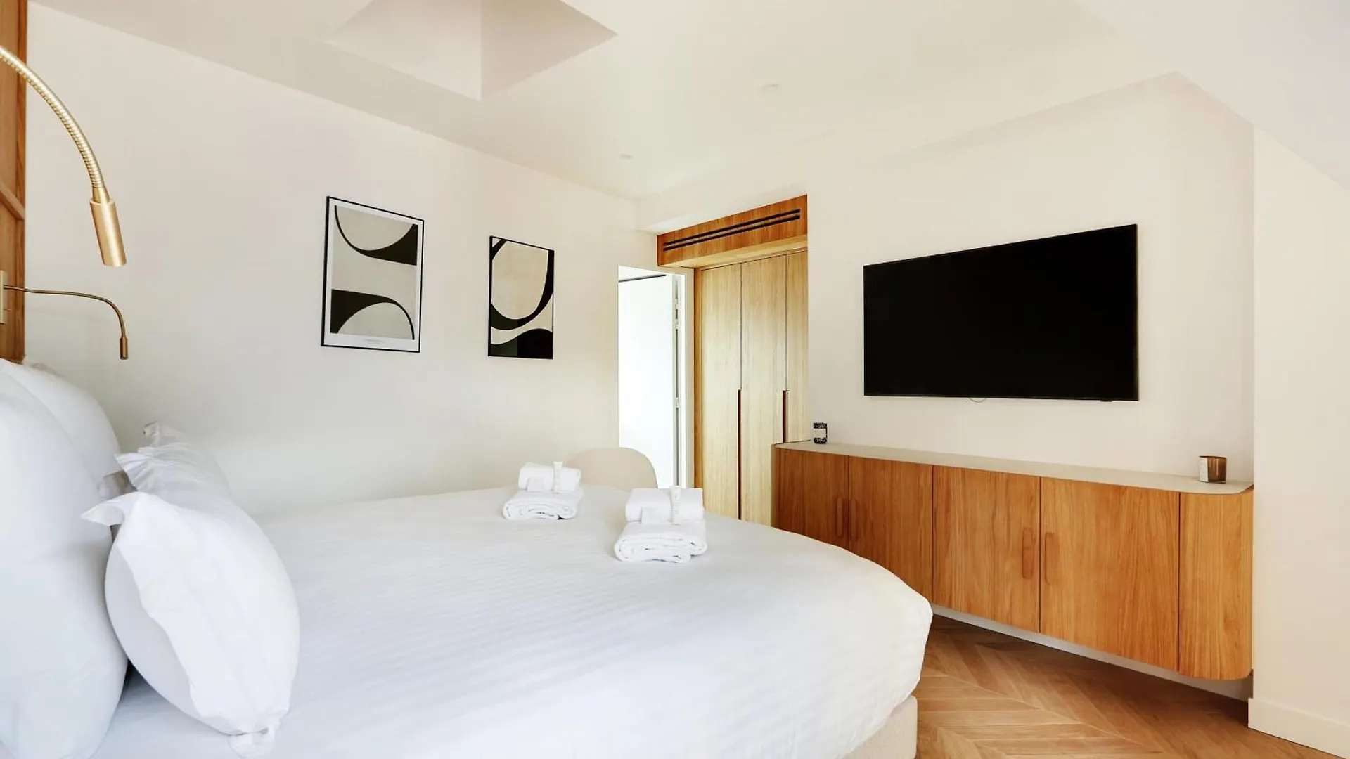 Maison Galante's With Services In La Madeleine - Opera Appartement
