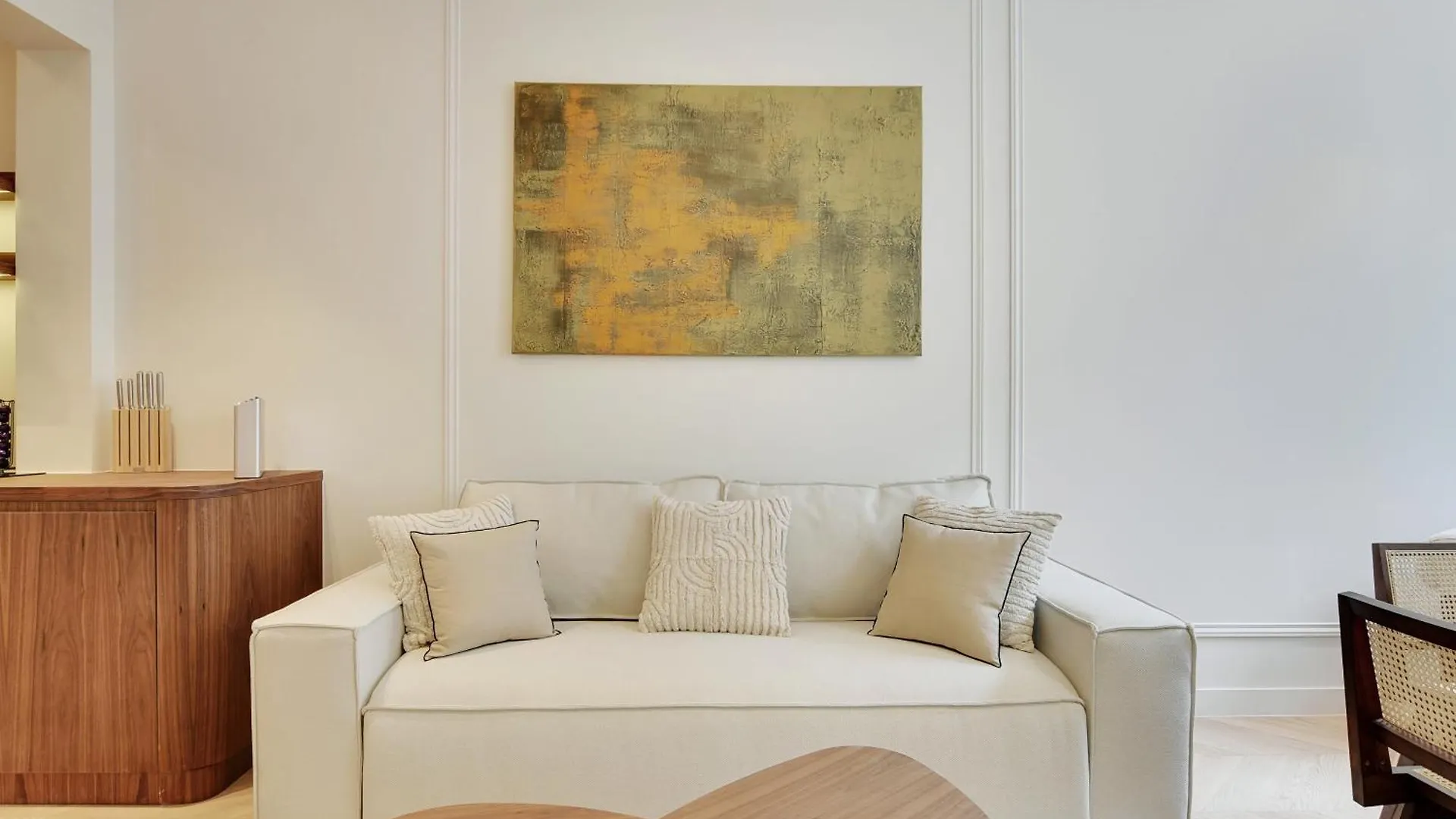 Maison Galante's With Services In La Madeleine - Opera Apartment