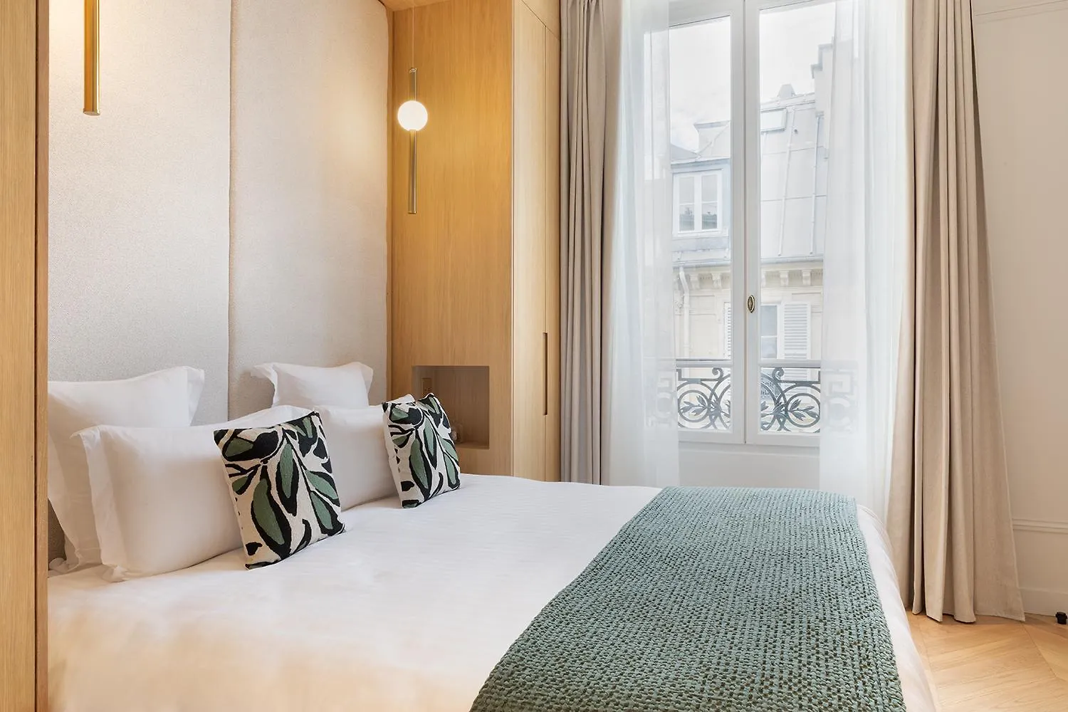 Maison Galante's With Services In La Madeleine - Opera Parijs