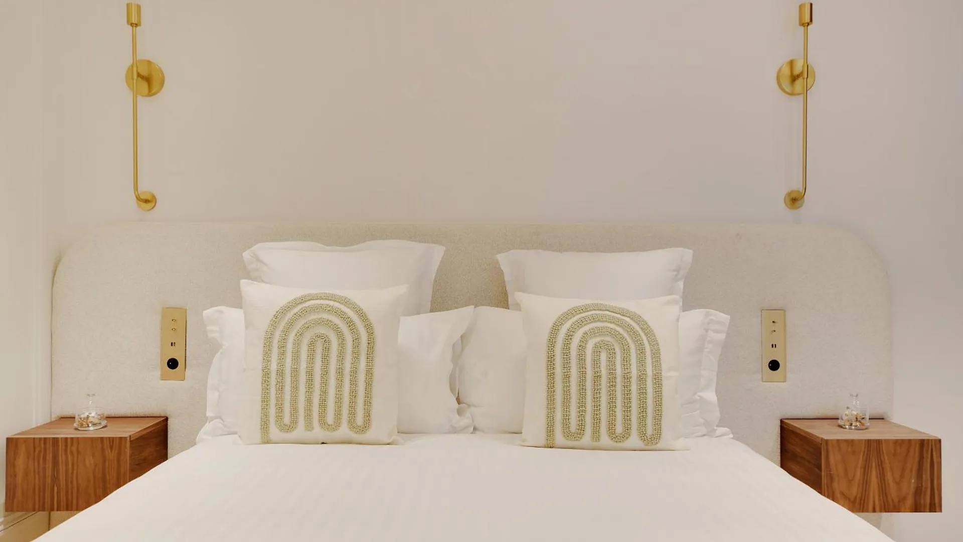 Maison Galante's With Services In La Madeleine - Opera Apartment
