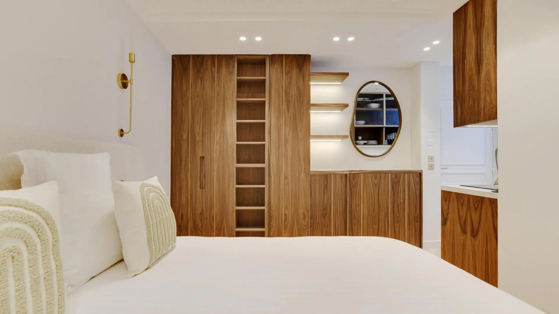 Apartment Maison Galante's With Services In La Madeleine - Opera