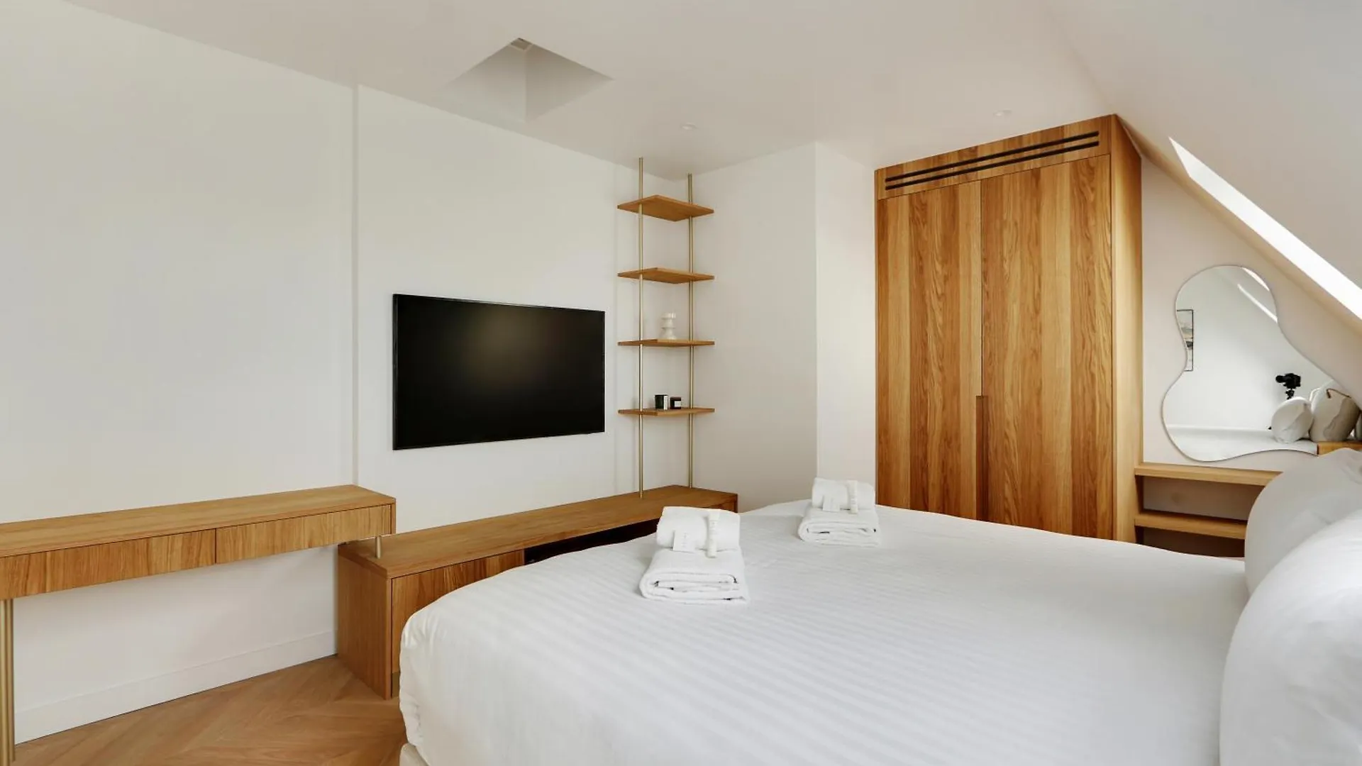Maison Galante's With Services In La Madeleine - Opera Apartman