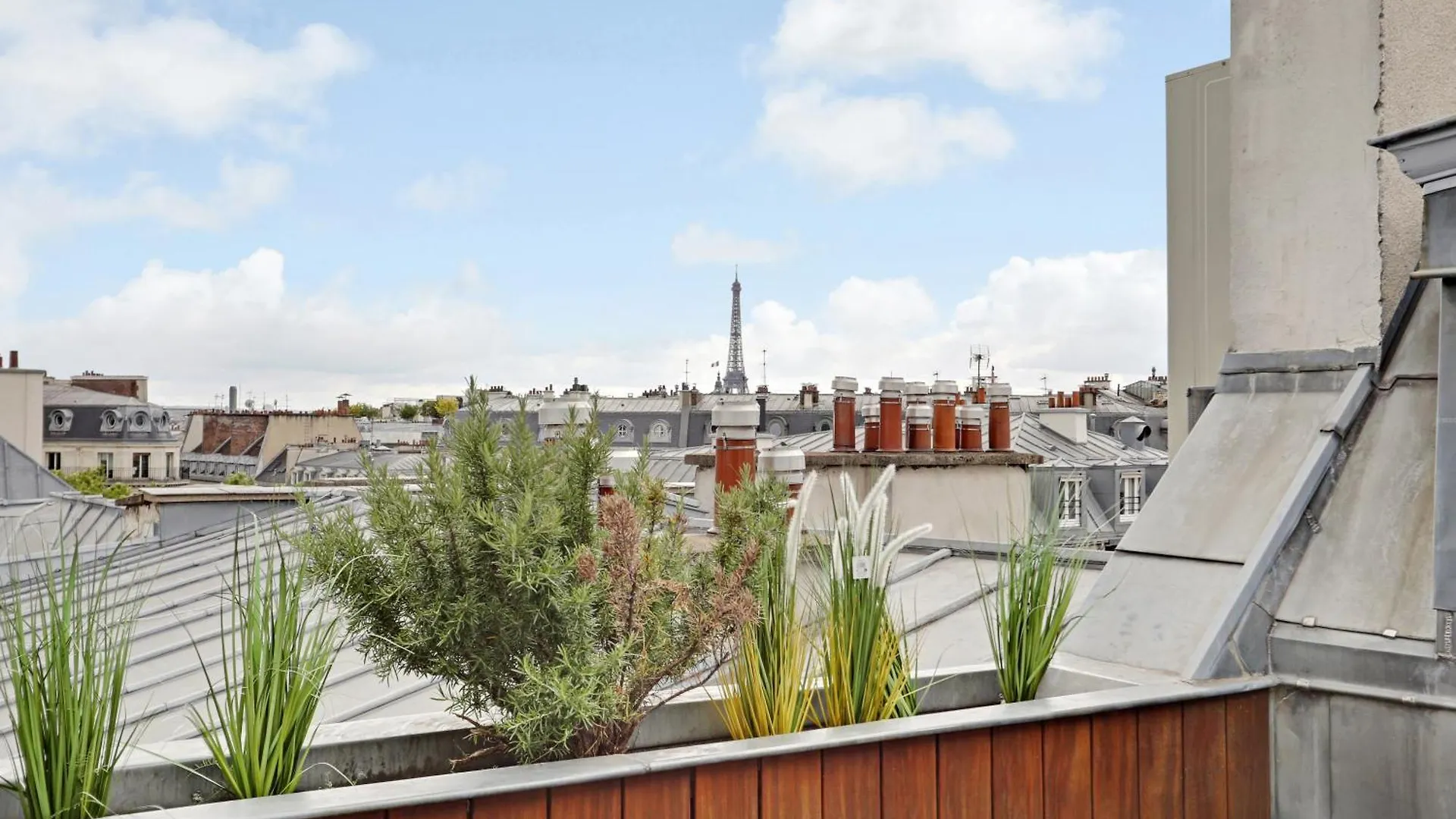Maison Galante's With Services In La Madeleine - Opera Apartman *