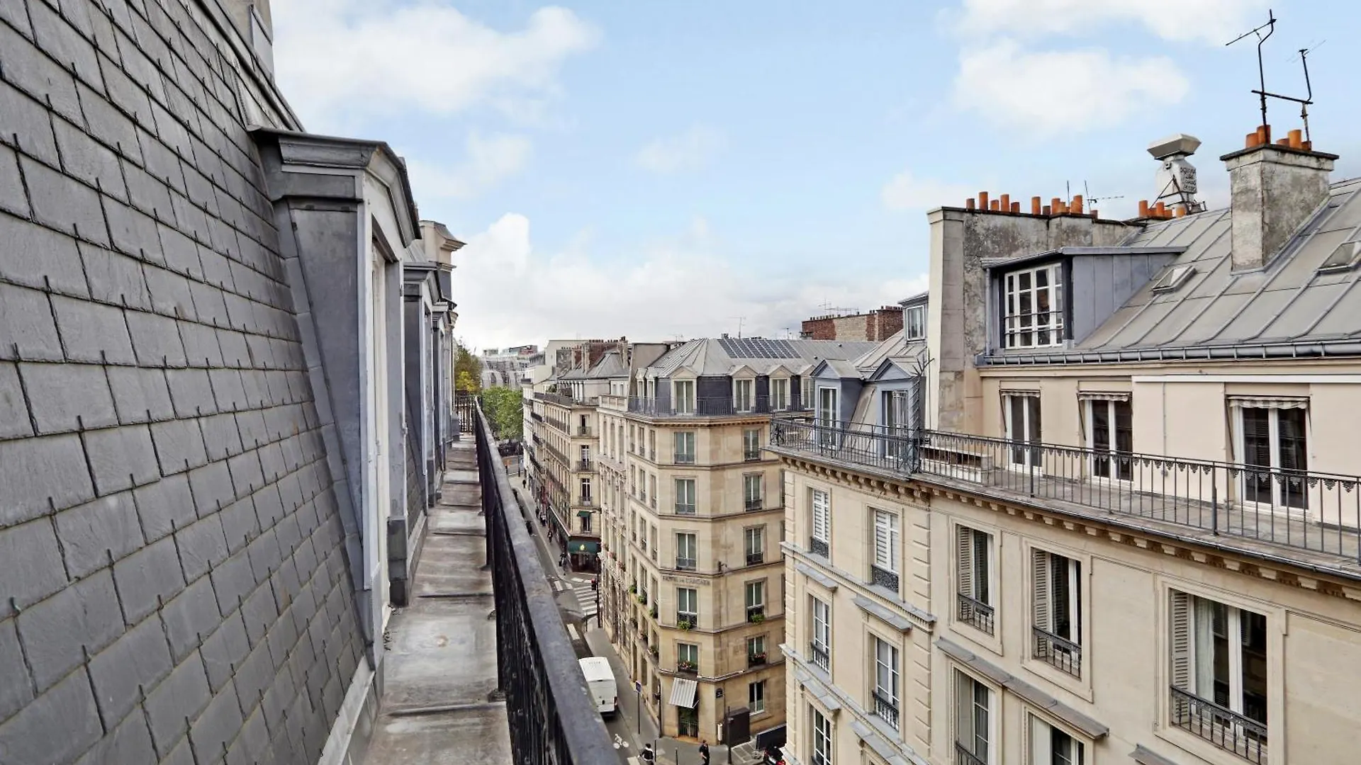 Maison Galante's With Services In La Madeleine - Opera