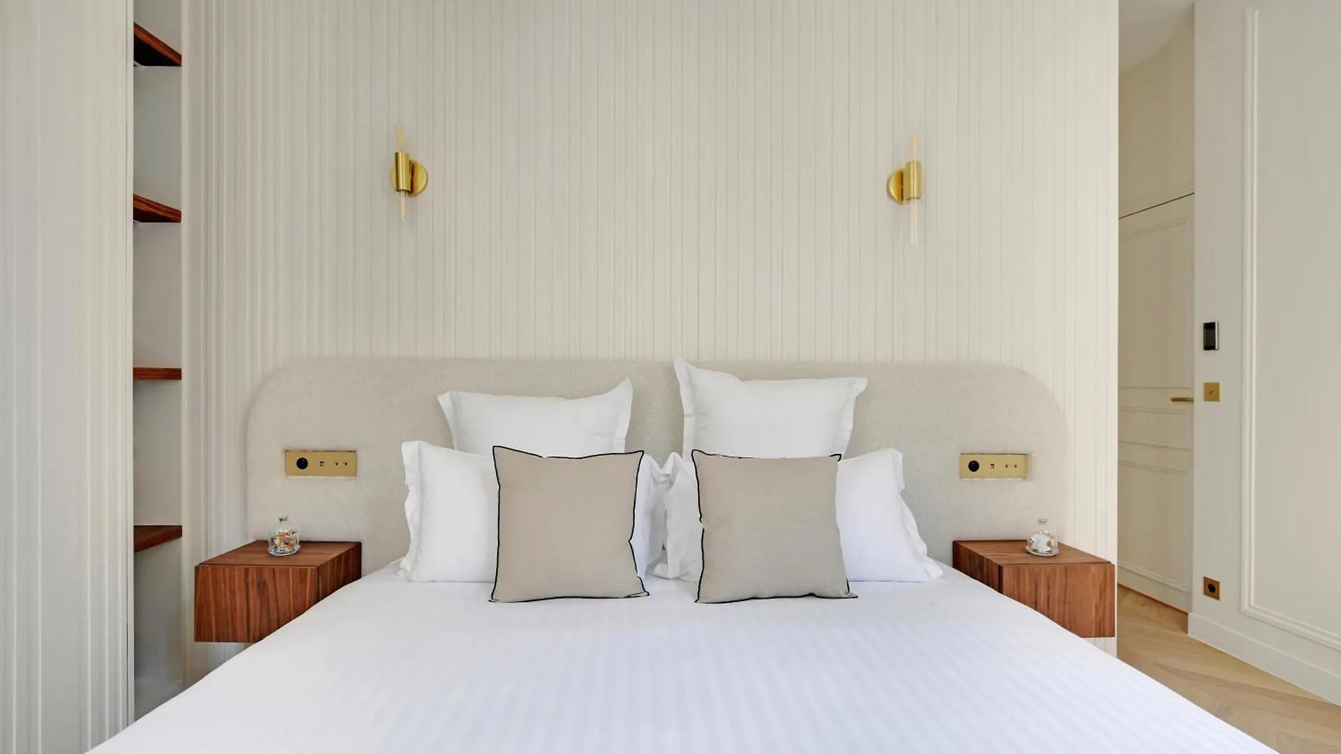 Maison Galante's With Services In La Madeleine - Opera Apartman