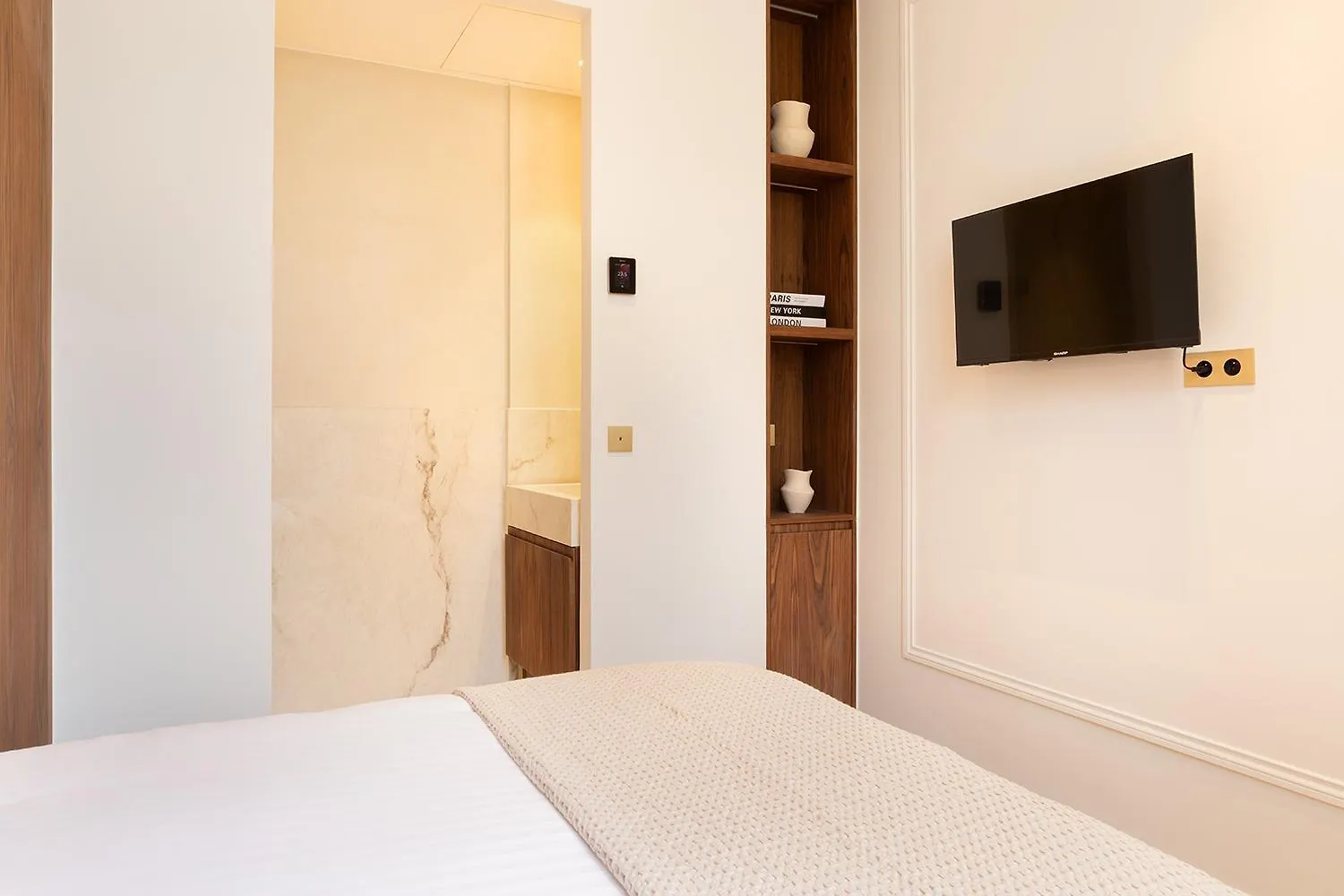 Maison Galante's With Services In La Madeleine - Opera Apartman