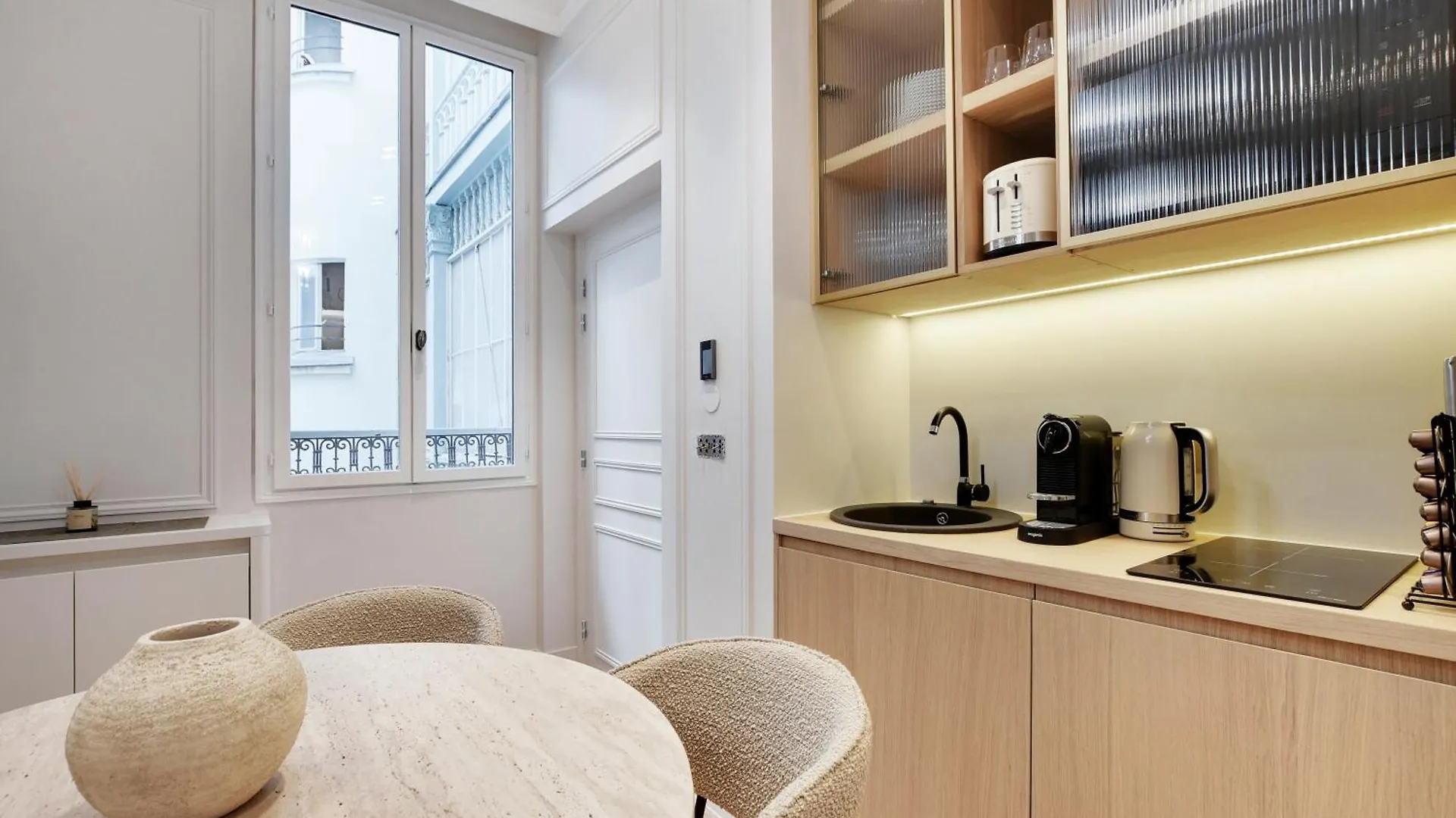 Maison Galante's With Services In La Madeleine - Opera Apartman *