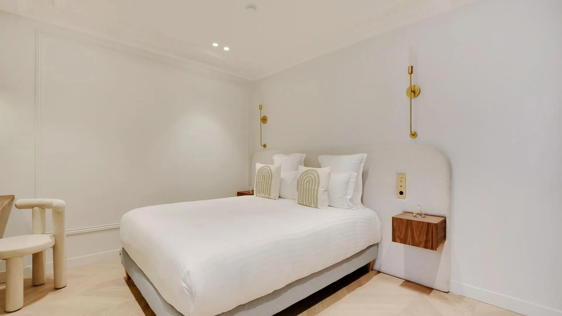 Maison Galante's With Services In La Madeleine - Opera Apartman *
